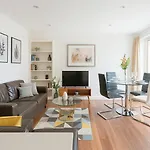 2 Bed Flat With Balcony In Acton