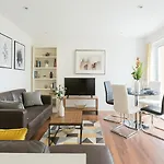 2 Bed Flat With Balcony In Acton