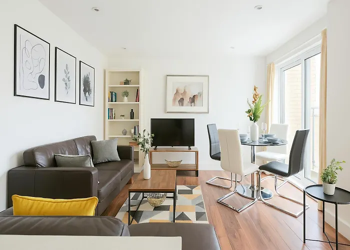 2 Bed Flat With Balcony In Acton